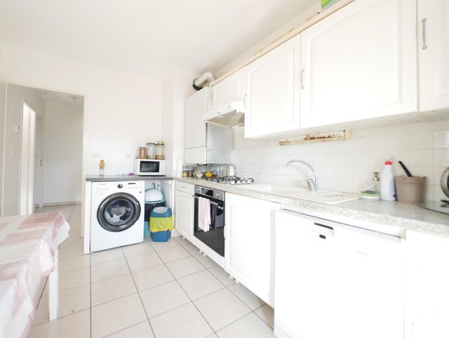 Afficher la photo en grand Appartement F4 à vendre - 4 pièces - 84.56 m2 - MEYTHET - 74 - RHONE-ALPES - Century 21 Cd Immo