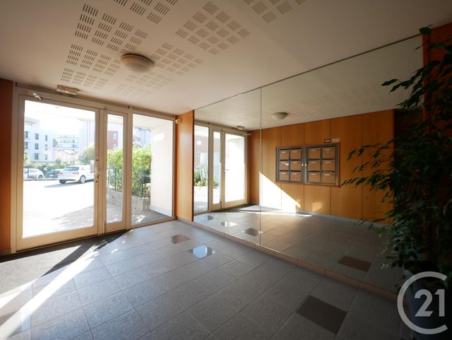 Afficher la photo en grand Appartement F4 à vendre - 4 pièces - 84.56 m2 - MEYTHET - 74 - RHONE-ALPES - Century 21 Cd Immo
