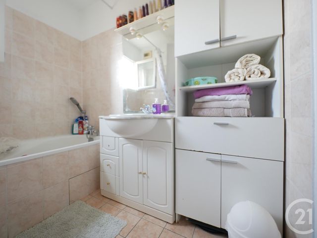 Afficher la photo en grand Appartement F4 à vendre - 4 pièces - 84.56 m2 - MEYTHET - 74 - RHONE-ALPES - Century 21 Cd Immo