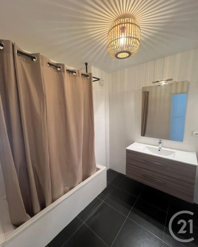 Appartement à louer - 2 pièces - 63.46 m2 - ANNECY LE VIEUX - 74 - RHONE-ALPES - Century 21 Cd Immo