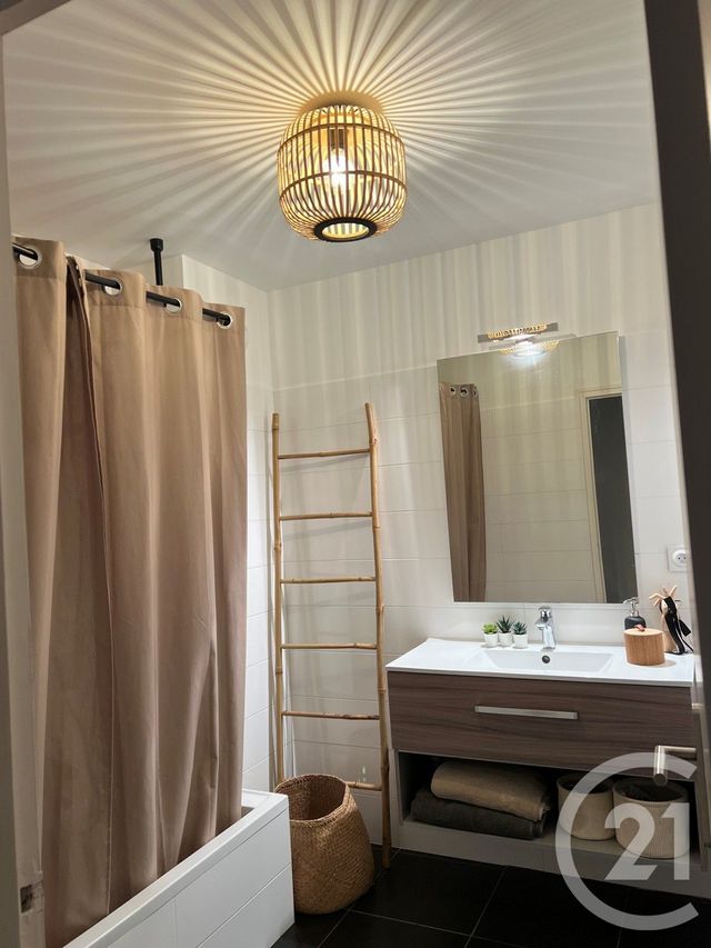 Appartement à louer - 2 pièces - 63.46 m2 - ANNECY LE VIEUX - 74 - RHONE-ALPES - Century 21 Cd Immo