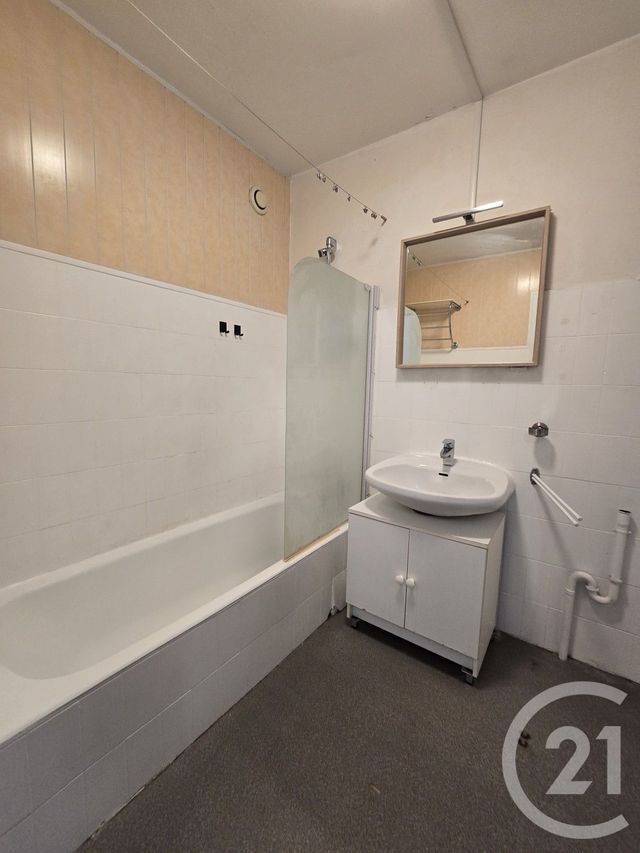 Appartement F2 à louer - 2 pièces - 55.39 m2 - RUMILLY - 74 - RHONE-ALPES - Century 21 Cd Immo