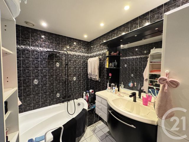 Appartement à vendre - 3 pièces - 83.95 m2 - MEYTHET - 74 - RHONE-ALPES - Century 21 Cd Immo